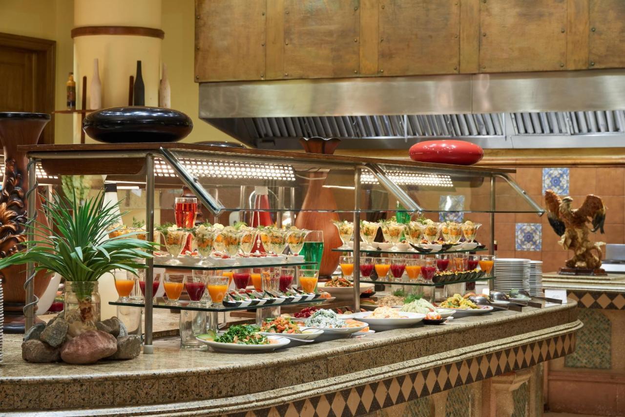Mosaique Beach Resort Taba Heights Extérieur photo A buffet at a hotel