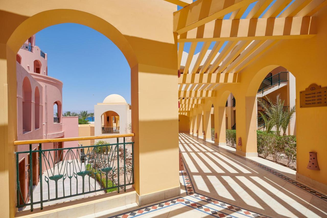 Mosaique Beach Resort Taba Heights Extérieur photo The resort's architecture