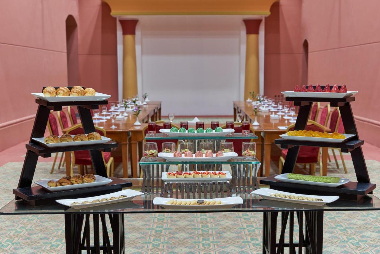 Mosaique Beach Resort Taba Heights Extérieur photo A buffet at a hotel